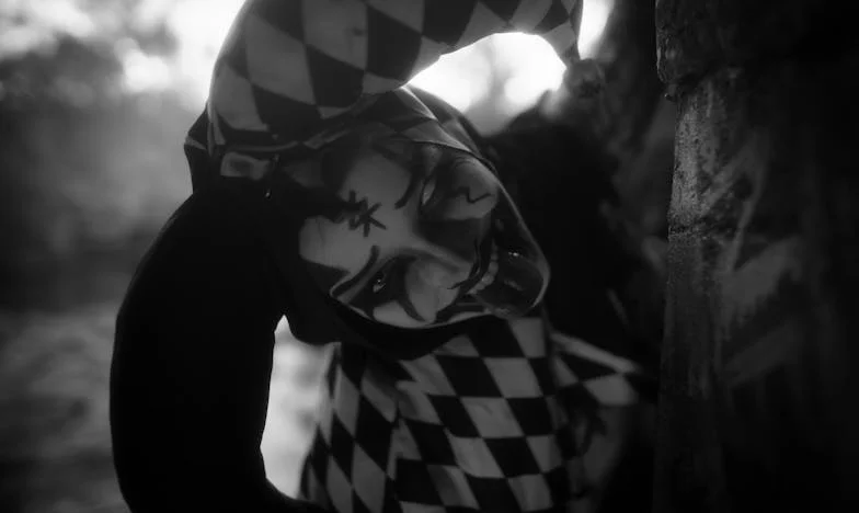 Когато миналото се връща на прага ти: Историята на една неделна сутрин