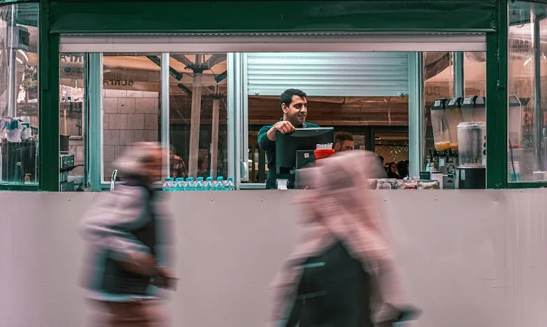 Поканата, която преобърна живота ми: Историята на една сестринска предателство