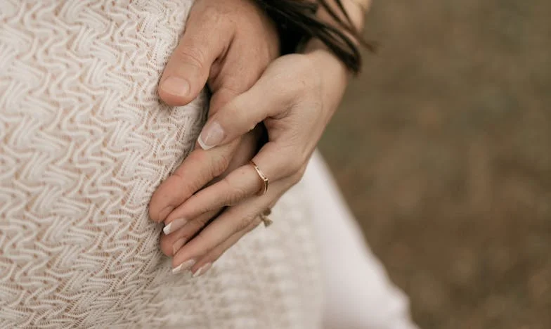 Между две стени: Посещението на свекървата, което преобърна живота ми