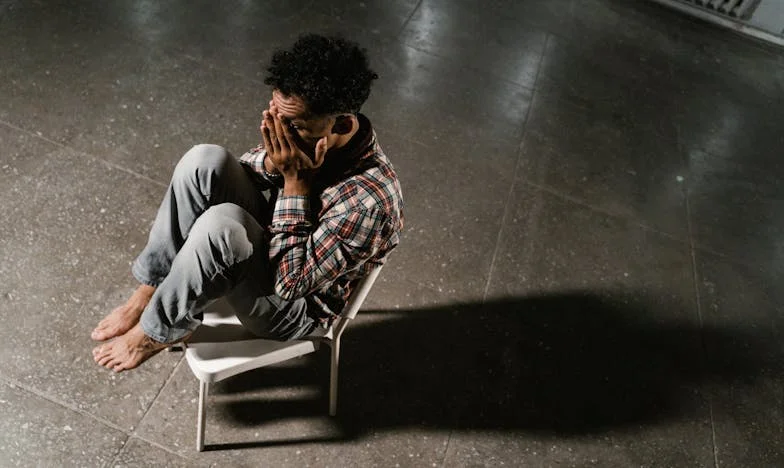 Когато домът ми стана чужд: Историята на една самотна битка за достойнство