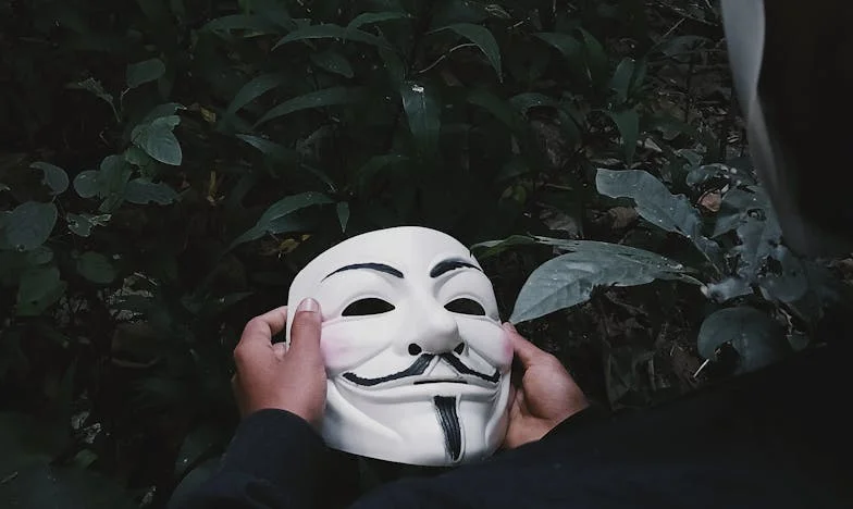 Тайната на сина ми и непознатата жена на гробището: История за прошката и истината