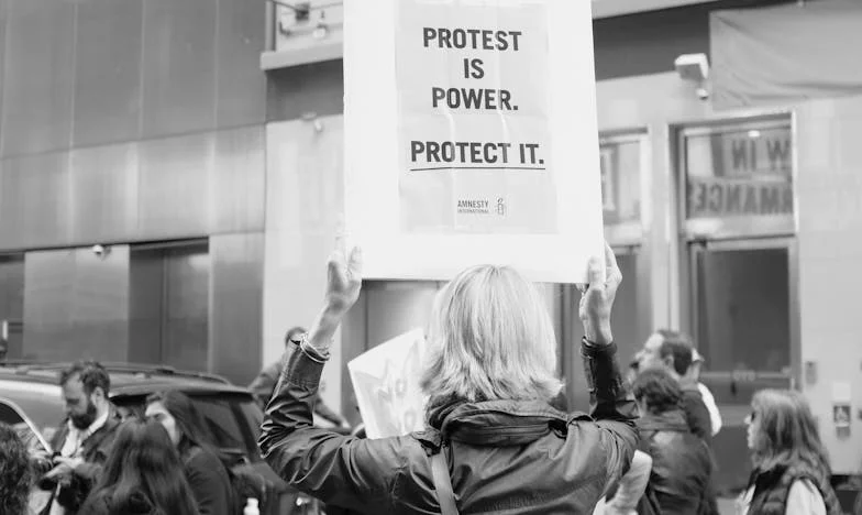 Моят дом, чуждият праг: Историята на една майка, която се завърна от чужбина