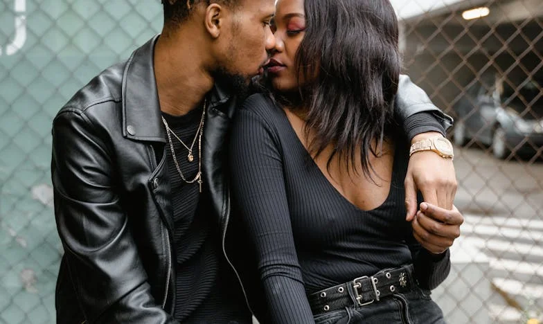 Невидимата красота: Историята на един мъж, който търси истинската любов