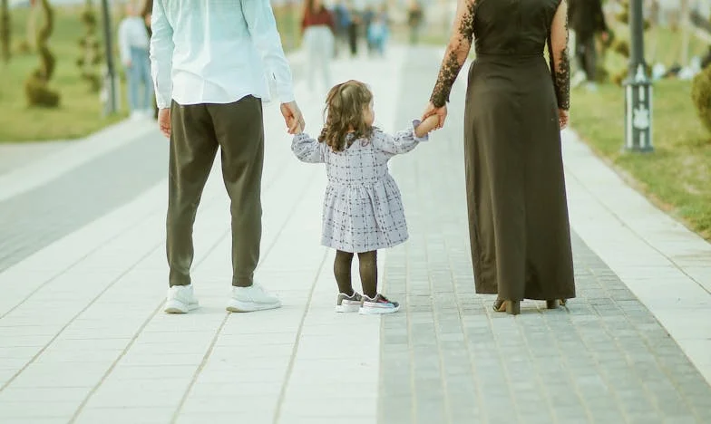 Обещанията на мама и разбитите илюзии: Историята на едно българско семейство