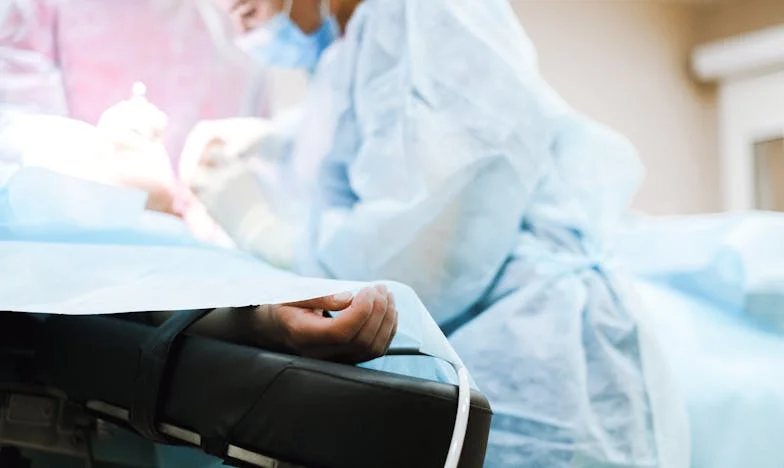 Сбогом, но не забравяй боклука си! Христо намери косата ми на стола