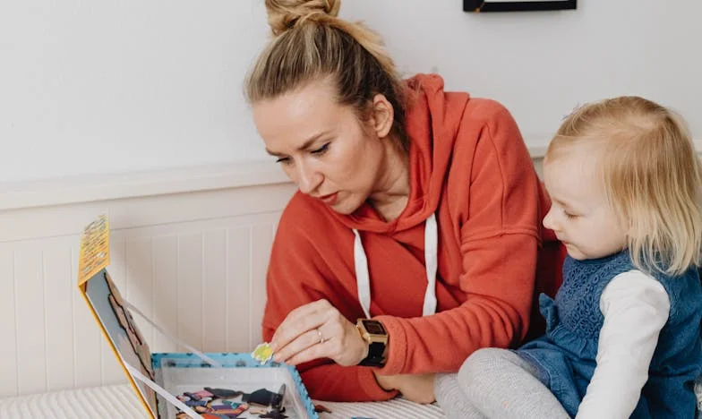 „Трябва да ми прехвърлиш всичко! Защо ѝ повярва? Тя те мами!“ – Историята на една българска майка