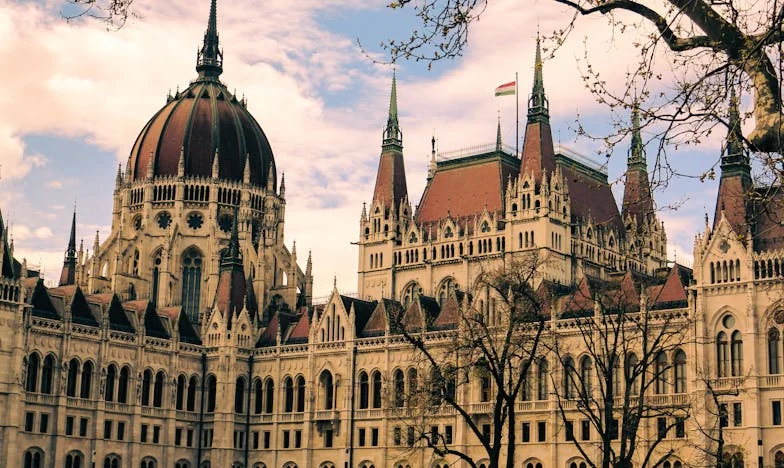 Когато огледалото се пропука: Истината на една майка