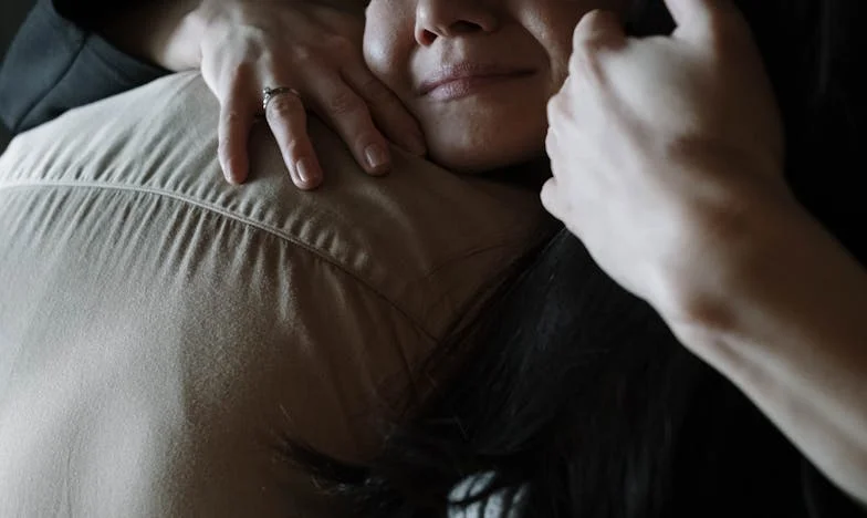 Мъжът ми ме сравнява с жената на приятеля си – но той не разбира нашата реалност