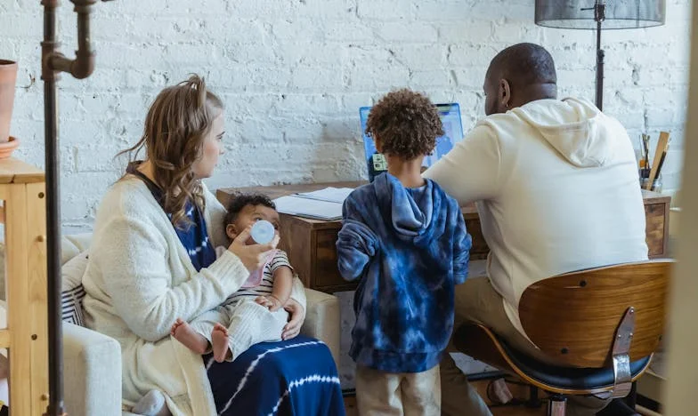 „Нека бившият ти плаща за децата ти“ – Как се опитахме да изградим единство в нашето смесено семейство