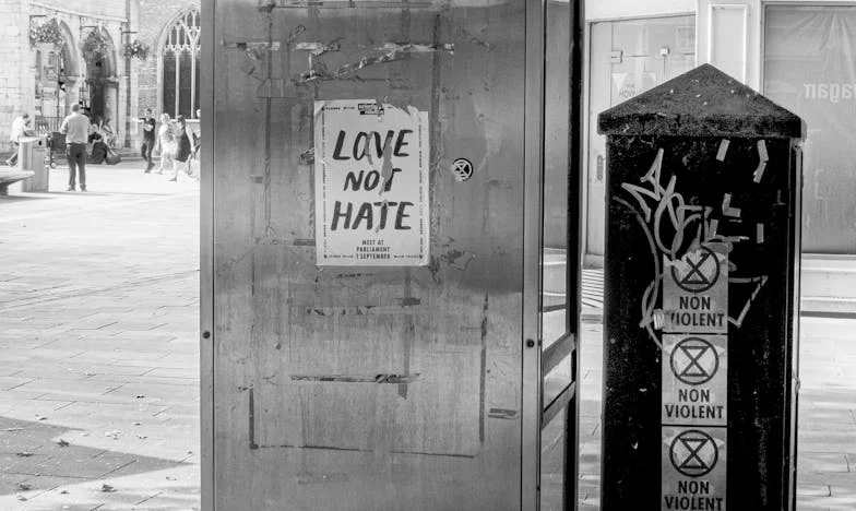 Невидимата снаха: История за любовта, която не стига до всички