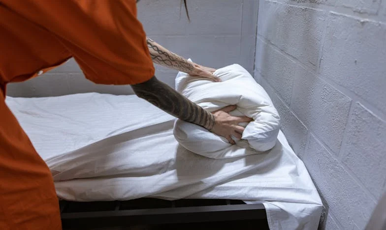 Под масата намерих смачкан касов бон...