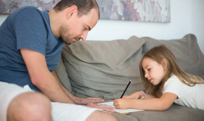 Синът ми го откараха с линейка, мен ме арестуваха, а усмивката на съпруга ми промени всичко – Изповедта на една българска майка за една съдбоносна нощ