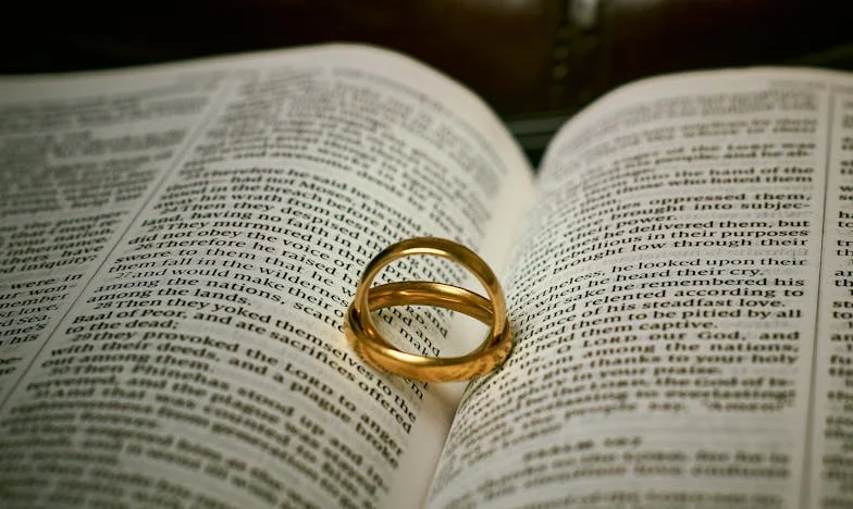 Три сълзи, три усмивки: Историята на едно неочаквано семейство