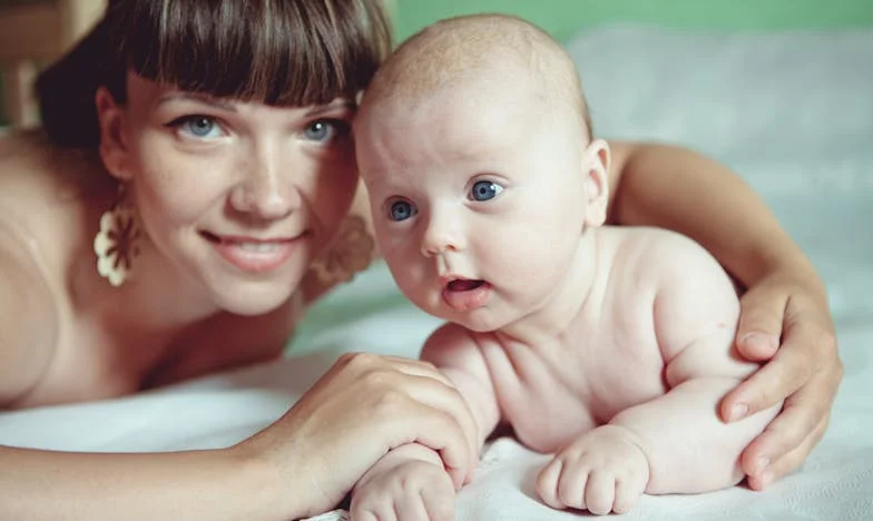 Майка ми отказва да гледа децата, а аз трябва да оцелея: Историята на една самотна майка от София