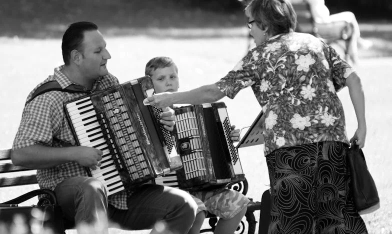 „От днес и тя ще живее с нас…” – Моята битка за собствените ми граници в българското семейство