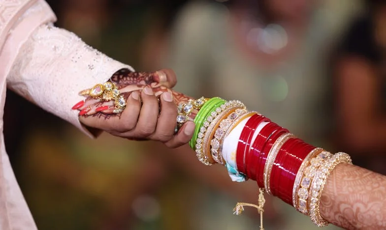 Синът ми в болницата, аз с белезници, а мъжът ми се усмихваше – Една българска нощ, която преобърна живота ми