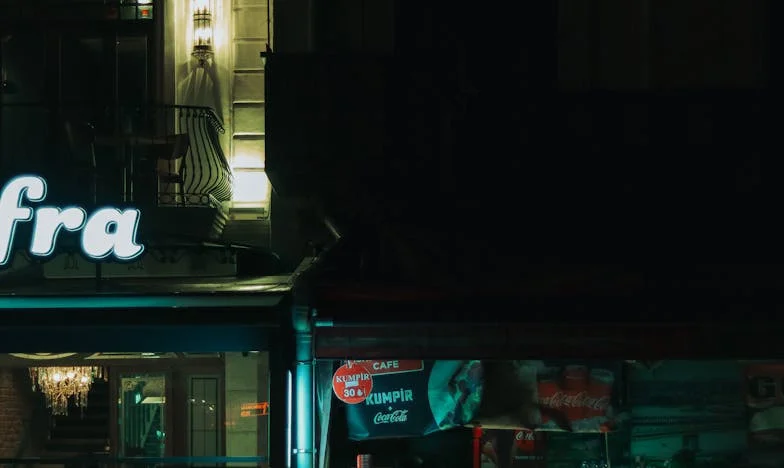 Влюбих се в съседа. Синът ми не иска да ме познава