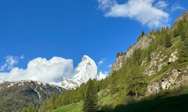 Deri sa drita të shuhet: Një jetë mes kujtimesh dhe shpresës