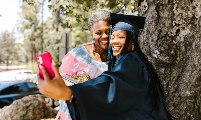 Когато тримата станаха твърде много: Историята на едно неочаквано разделение