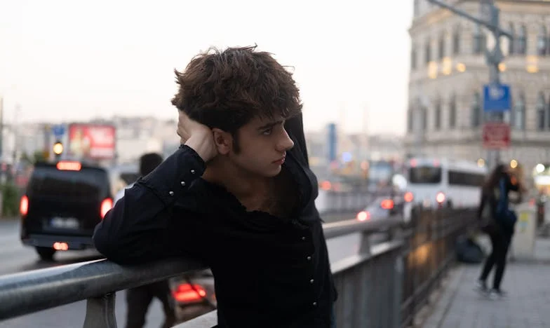 Брат ми живее в собствен апартамент, а аз съм затворник в родния дом