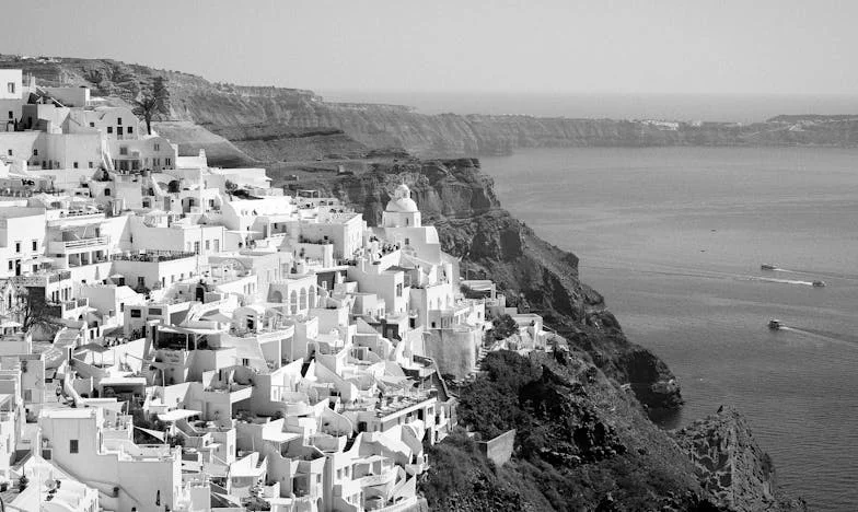 Къща на два фронта: Живот под един покрив със свекър и семейни бури