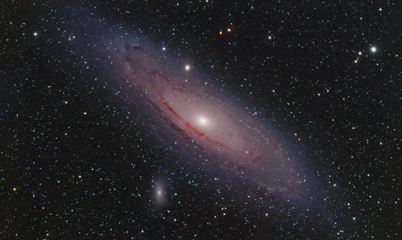 Къщата между нас: История за любов, предразсъдъци и избори