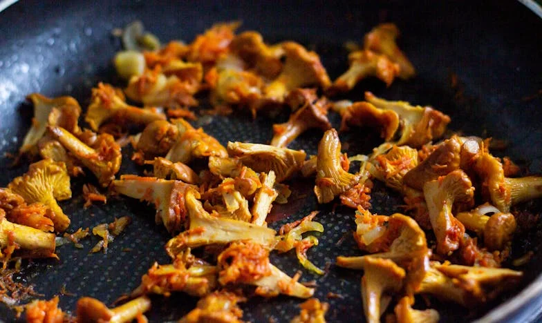 Между две сърца: Когато дъщерята на любимия разтърсва дома ни