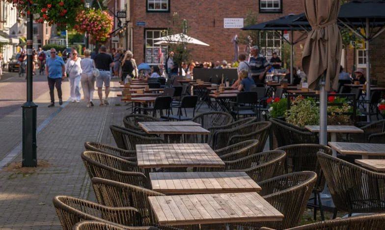 Между майка и съпруга: Когато мъжът ми избра да остане при майка си