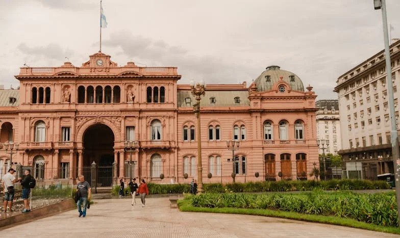 „Не виждаш ли, че майка ти не обича нашия син?“ — Историята на една снаха, която остана чужда в собственото си семейство