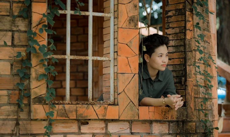 Сълзи в училищния двор: История за доброта и предразсъдъци