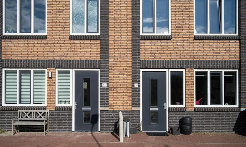 Вярата, която ме спаси: Моята битка с дълговете и разбития брак