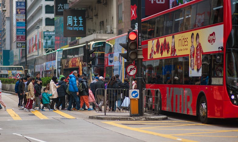 Когато любовта се измерва в сметки: Историята на една майка между дълга и достойнството