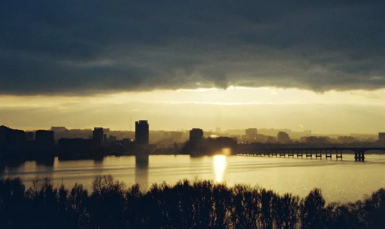 Когато семейството се разпада: Историята на една сестринска война