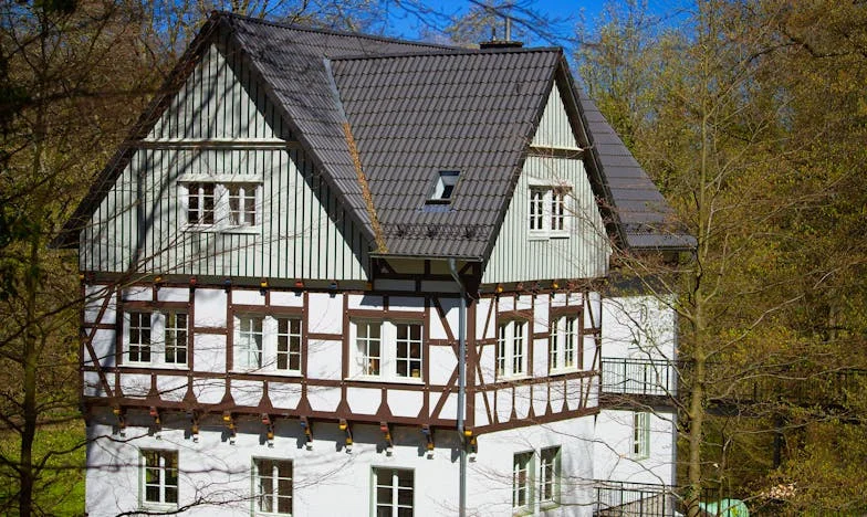 Когато традицията стане бреме: Историята на един български рожден ден