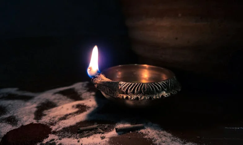 Между Молитвата и Мълчанието: Как Открих Мир със Себе си и Майка ми