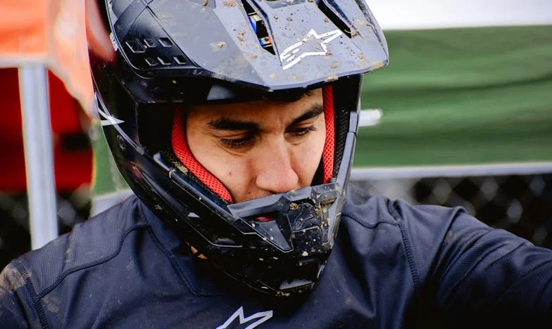 В сянката на брат си: Изповедта на една българска баба