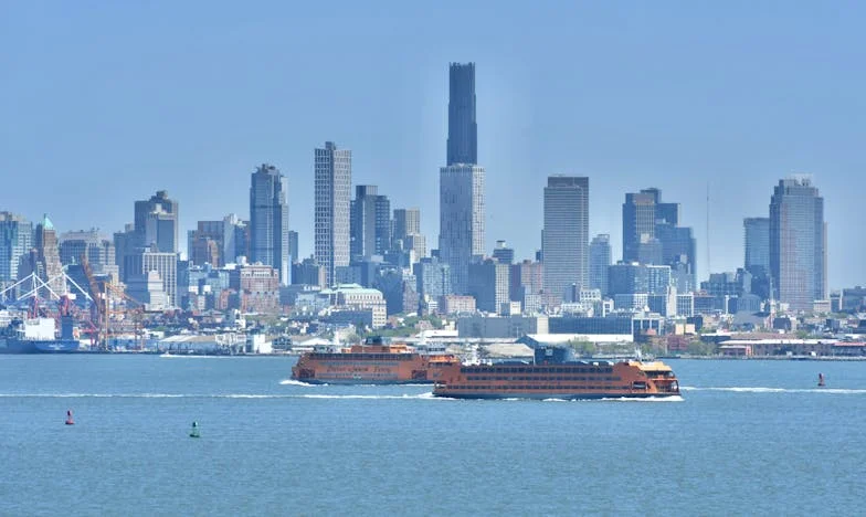 Вечерта, в която мечтите ми се разпиляха: Историята на едно българско момиче