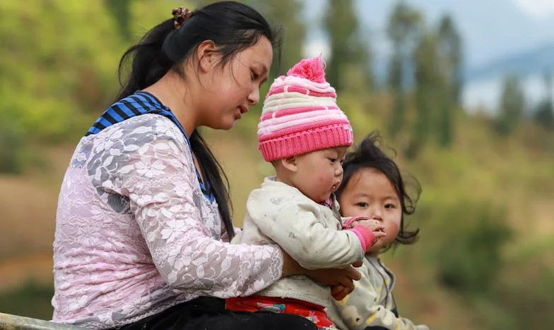 „Гледаше, докато бракът ми се разпадаше“: Историята на една майка и нейната дъщеря