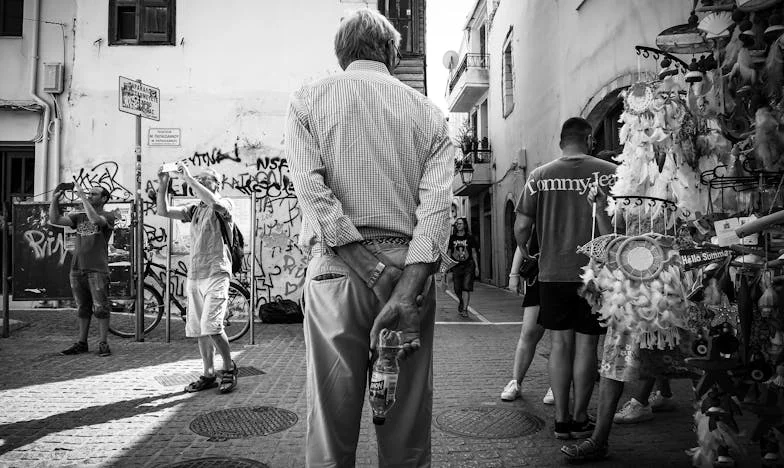 Когато майка ми се нанесе при нас: Неочакваната битка за любов и пространство