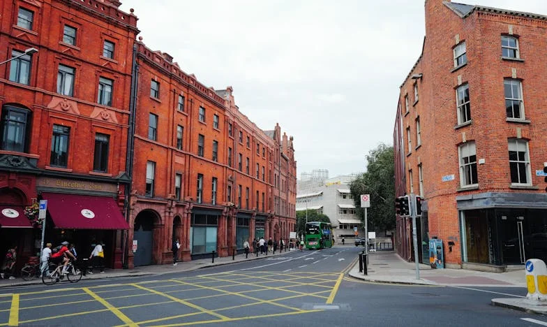 Когато майка ти не те вижда: Историята на едно пренебрегнато дете