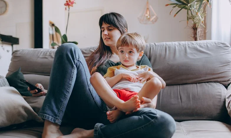 Между две врати: Историята на една снаха и нейната свекърва