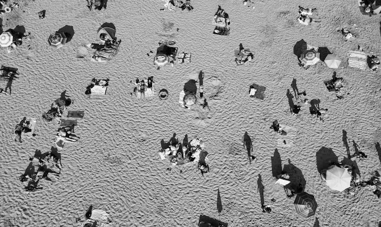 Защо да се грижа за нея сега? Борбата на една дъщеря с любимия син в българското семейство