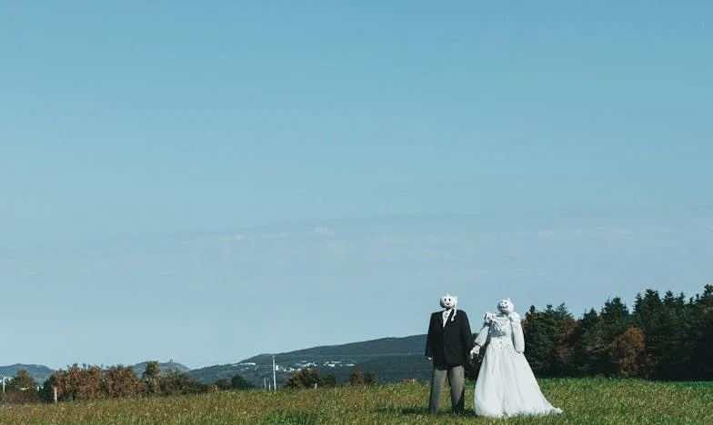 Бягам на работа, за да избягам от мъжа си: История за скритата болка зад ежедневната усмивка