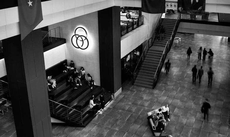 Когато свекървата се нанесе при нас: История за неизказаните напрежения и разбитите илюзии