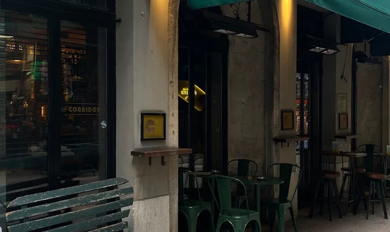 Опрокинатата нощна лампа: Как да простиш на майка, която те е забравила?