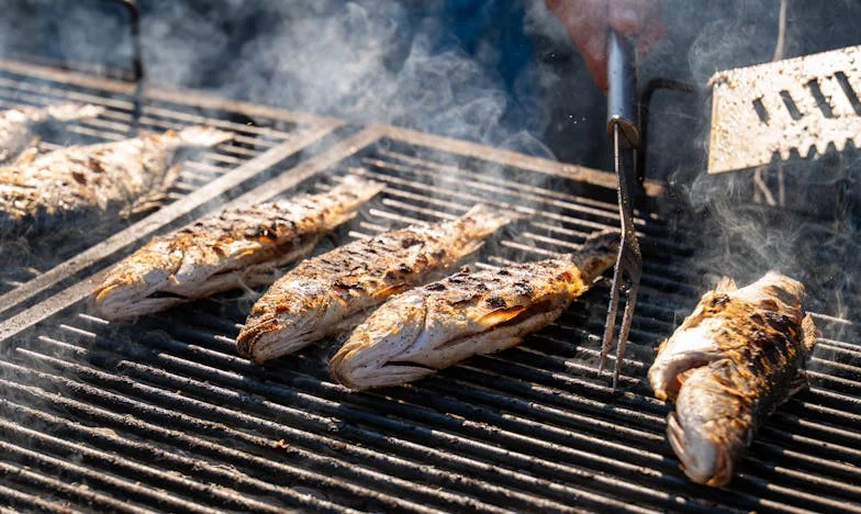 Съседката, която винаги чукаше за лакомства: Историята на една граница