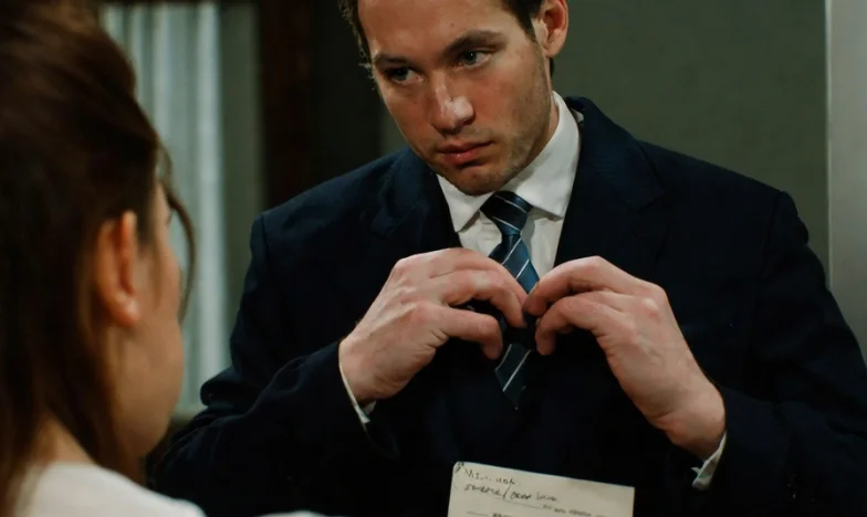 Зад затворените врати: Тайната на служебните събирания