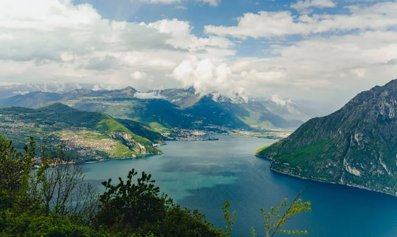 Дългът между нас: Историята на една любов на ръба