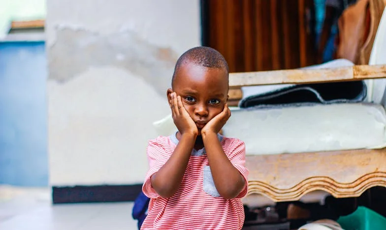 Когато домът се разпада: Историята на една мащеха в сянката на чуждите деца