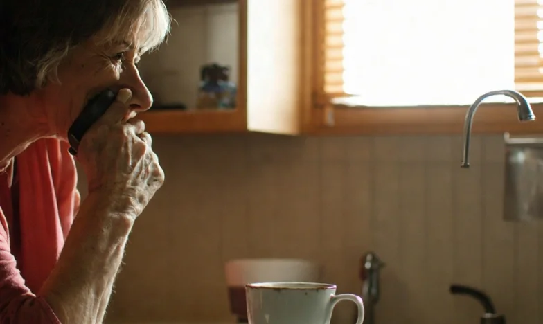 Когато майка си тръгне: Историята на едно изоставено бебе и младата баба